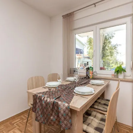 Lilly Apartamento Pašman