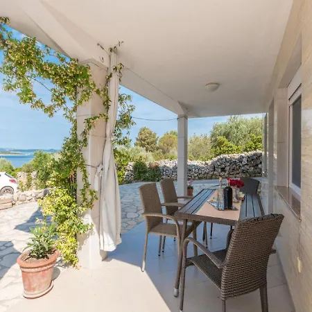 Lilly Apartamento Pašman